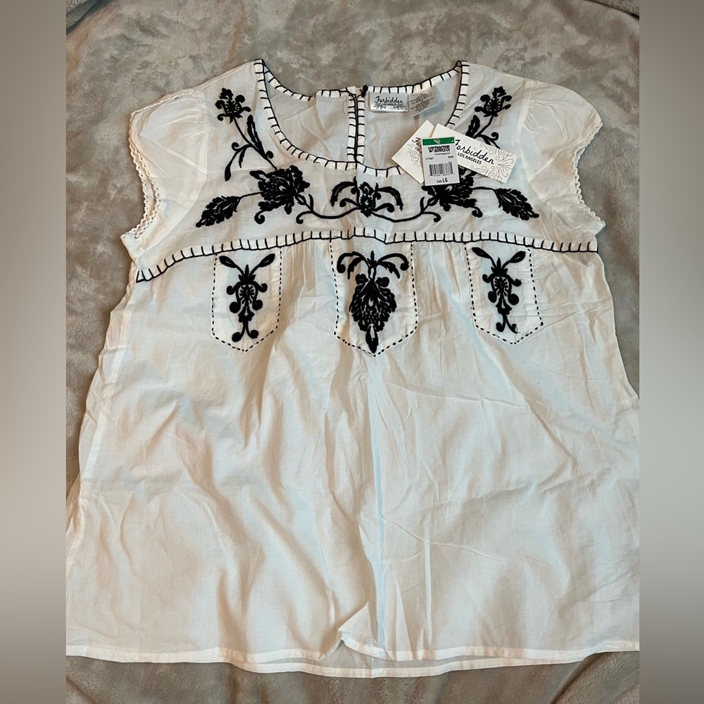 NWT Forbidden Los Angeles White Black Flowy Tank sz Lg